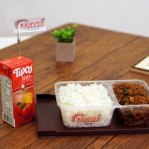 ชุดข้าวกะเพราหมู + น้ำแอปเปิล 100%
